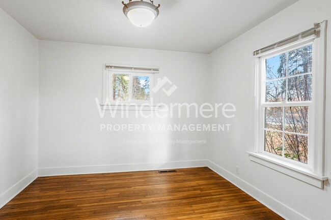 Building Photo - 10125 N Whitworth Dr