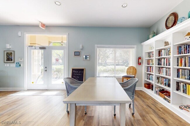 Building Photo - 350 Robin Hood Cir