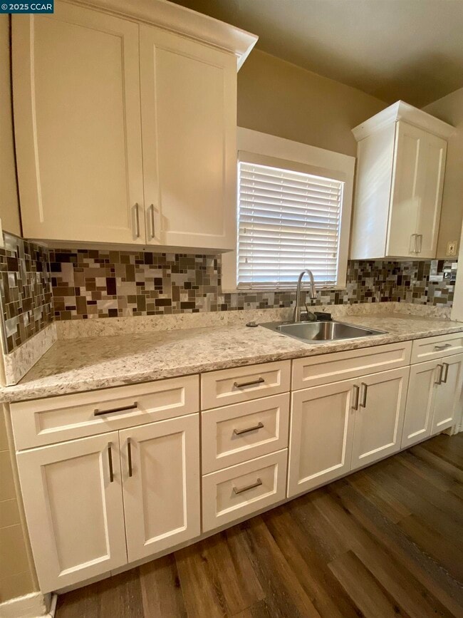 Building Photo - 43 W 11th St