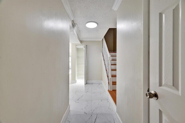 Building Photo - 3336 Quail Close