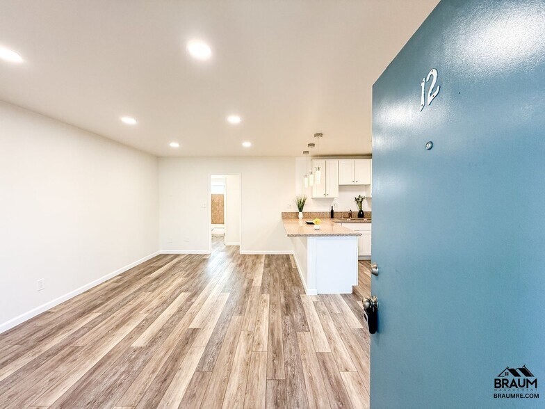 Building Photo - 5611 Fulcher Ave