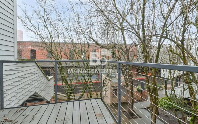 Building Photo - Spacious Riverfront Condo- Beautiful Condo w/River View from Bedroom! Parking Included!