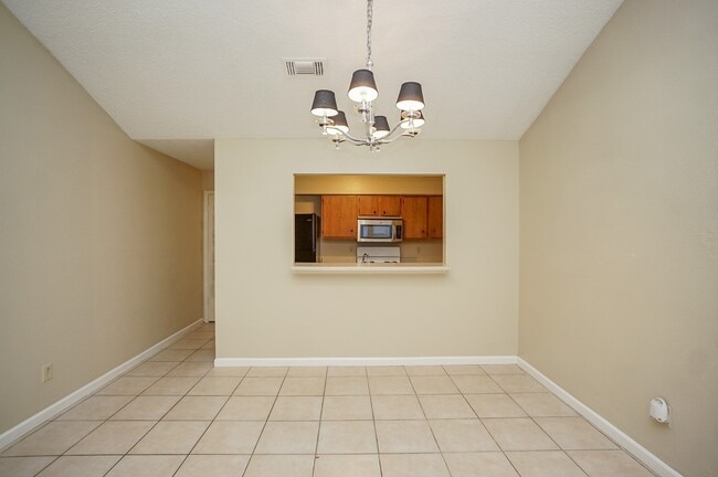 Building Photo - 20143 Beechview Ln