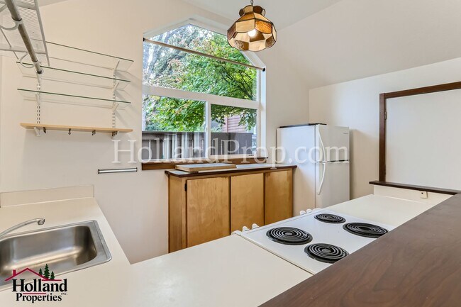 Building Photo - Spacious 1-Bedroom Plus Bonus Room in Forest Grove! BEST PRICE $1,650!!!