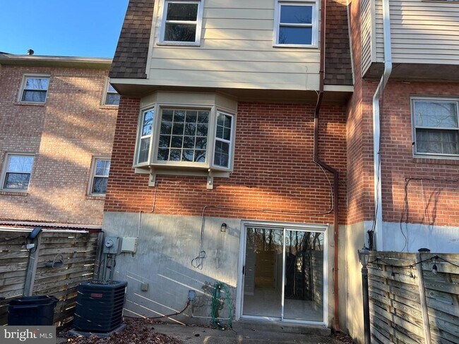 Building Photo - 15019 Ashdale Cir