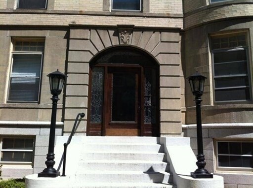 Building Photo - 1685 Beacon St