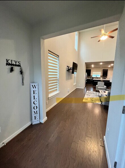 Building Photo - 6057 Urbano Bnd