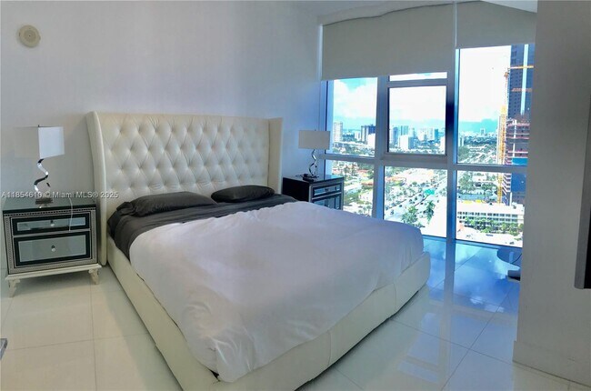 Building Photo - 18201 Collins Ave