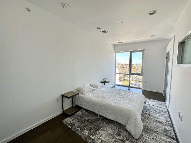 Building Photo - 1422 N 7th St