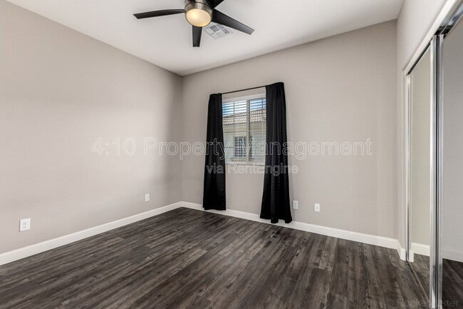 Building Photo - 1367 S Country Club Dr
