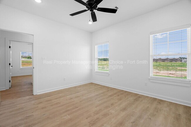 Building Photo - 8901 Cantera Dr
