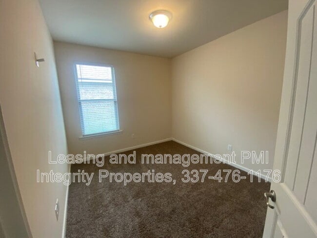 Building Photo - 121 Rue Viansa