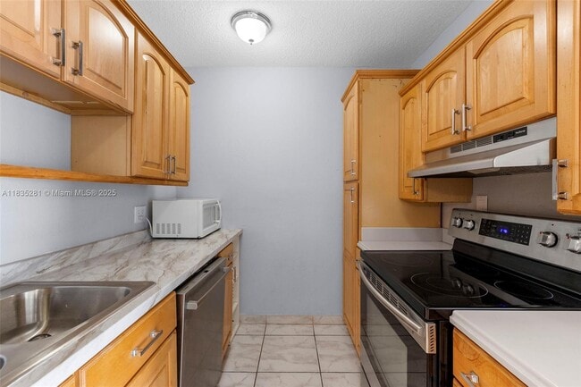 Building Photo - 2028 SW 103rd Ct