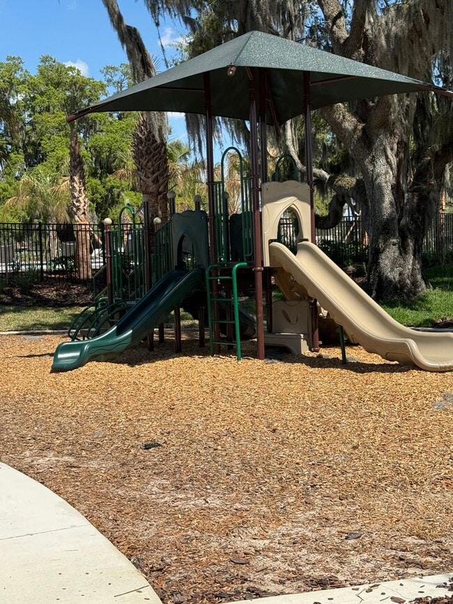 Building Photo - 3 bedroom, 2.5 bath Townhome