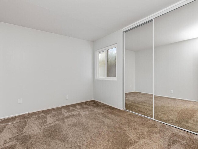 Building Photo - Oceanside Beach-Close 3BD/2BA Home with Easy Freeway Access