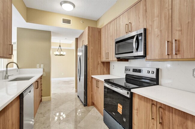 Building Photo - 101 S Ocean Dr