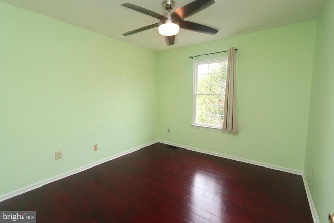 Building Photo - 403 Essex Ct