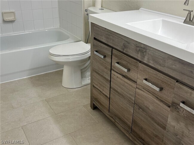 Building Photo - 8224 Key Royal Cir