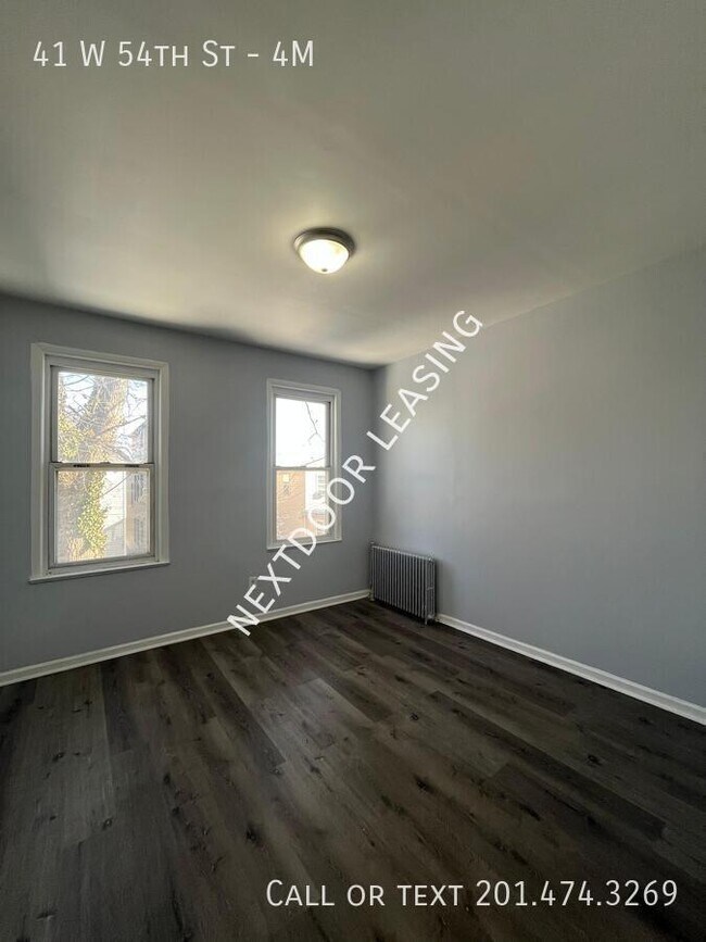 Building Photo - 41 W 54th St