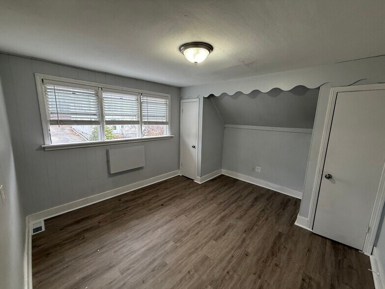 Building Photo - 11 Chadwick St