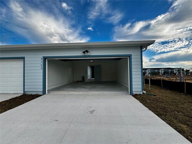 Building Photo - 4569 ORCHARD VIEW Aly