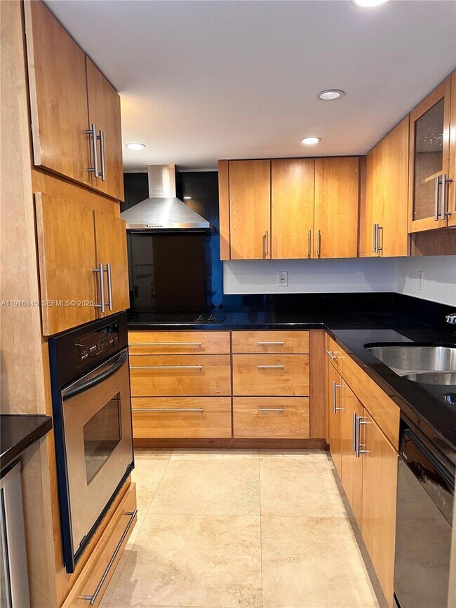 Building Photo - 2333 Brickell Ave