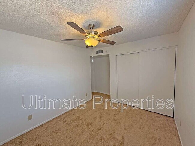 Building Photo - 9538 W Echo Ln