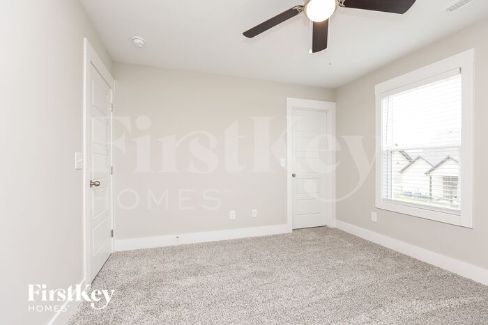 Building Photo - 1425 Kingbird Dr