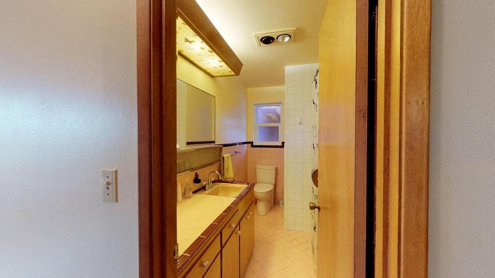 Building Photo - 510 N 87th St