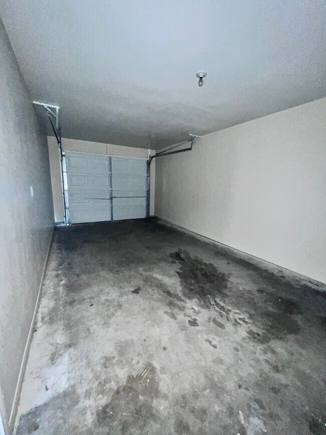 Building Photo - 501 Manhattan Dr