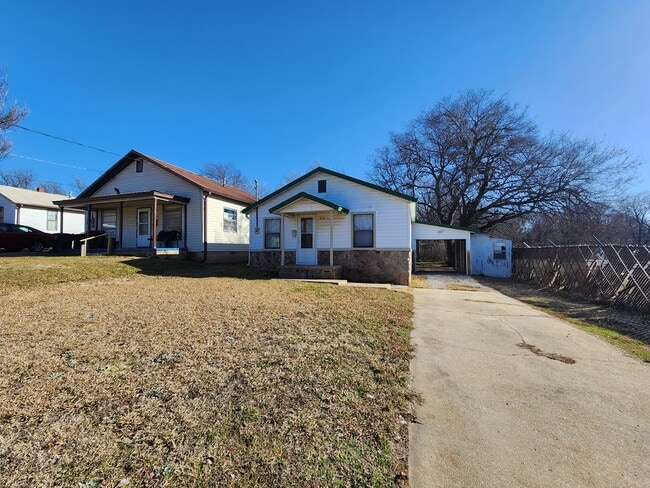 Building Photo - Cute 2 bed 1 bath house in Shawnee