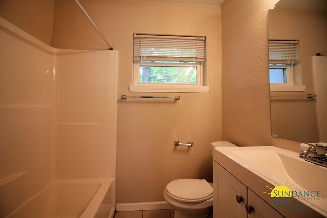 Building Photo - Renovated 3 Bedroom Home in Mary Esther