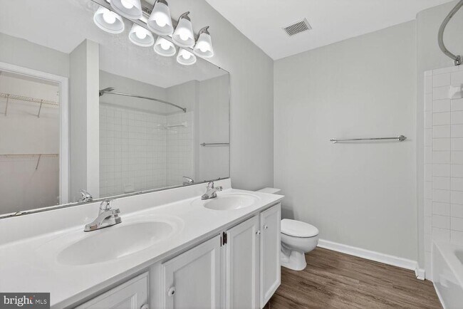 Building Photo - 7409 Gadsby Square