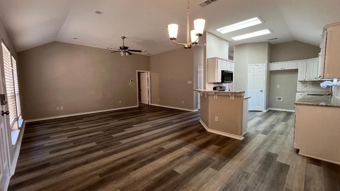 Building Photo - 8129 Hulen Park Cir