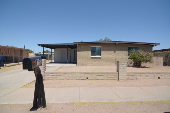 Primary Photo - Remodeled 3 Bedroom 2 Bath House! South Tu...