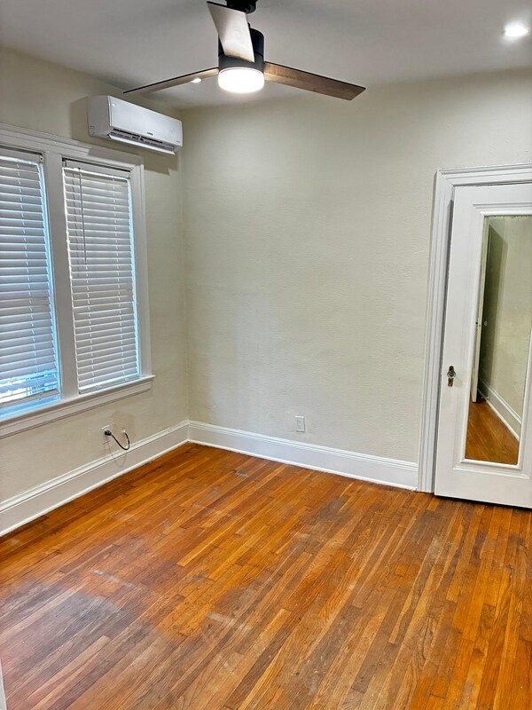 Building Photo - 2742 Riverside Ave