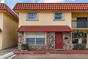 Building Photo - 6639 SW 41st Pl