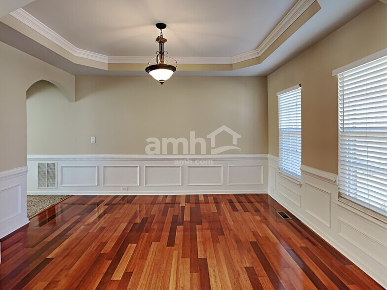 Building Photo - 586 Creek Valley Ct