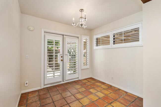 Building Photo - 73322 Shadow Mountain Dr