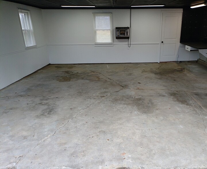 2 car Garage w/Heater - 6694 Boneta Rd