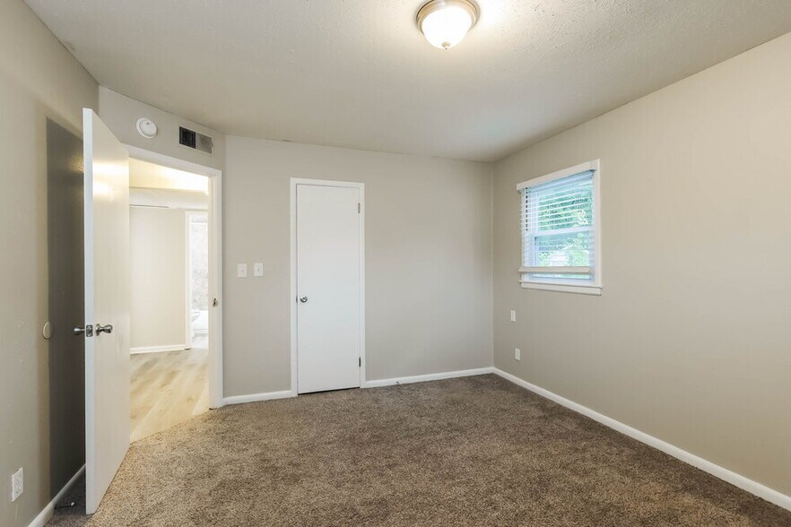 Building Photo - 7303 Dunkirk Ln