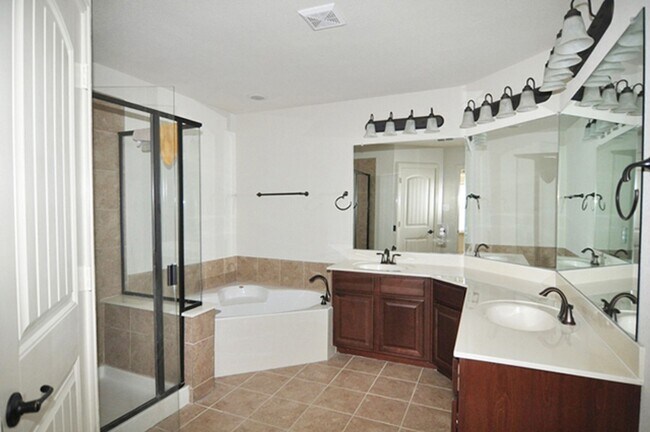 Building Photo - 6828 Pascal Way
