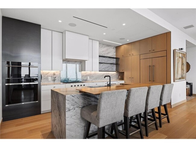 Building Photo - 255 Hennepin Ave