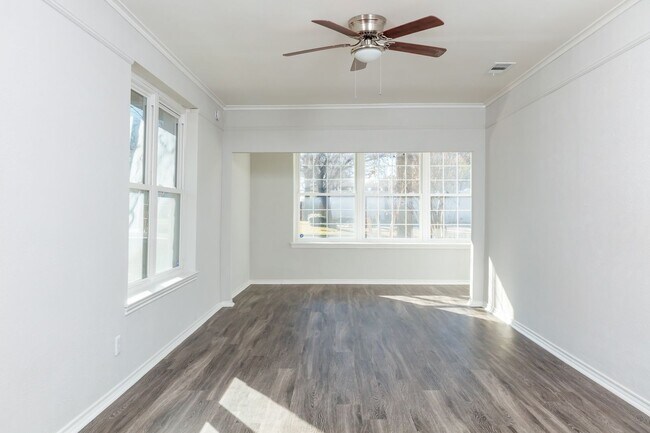 Building Photo - 5700 Pershing Ave