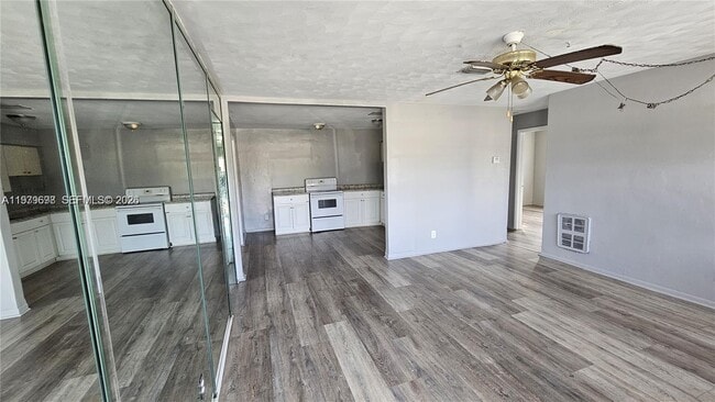 Building Photo - 374 NW 31st Ave