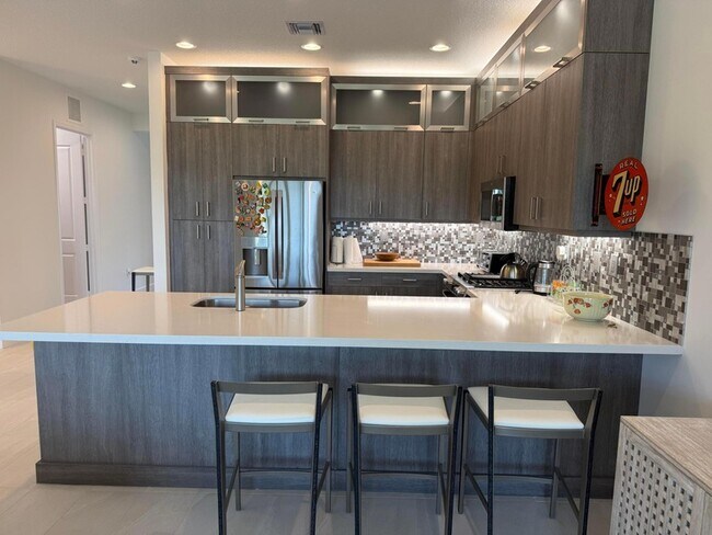 Building Photo - 12597 Vincenza Way