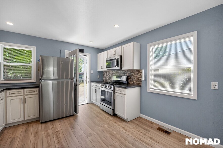 Building Photo - 2520 S Knox Ct