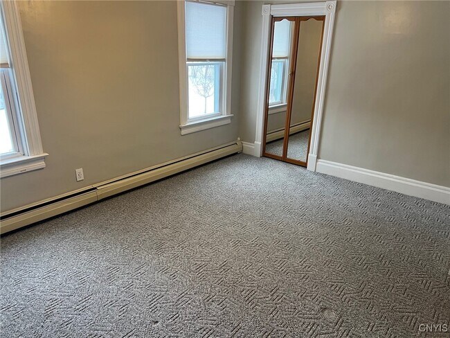 Building Photo - 100 Utica St