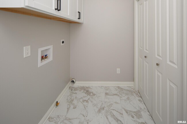 Building Photo - 5120 Pandit Dr