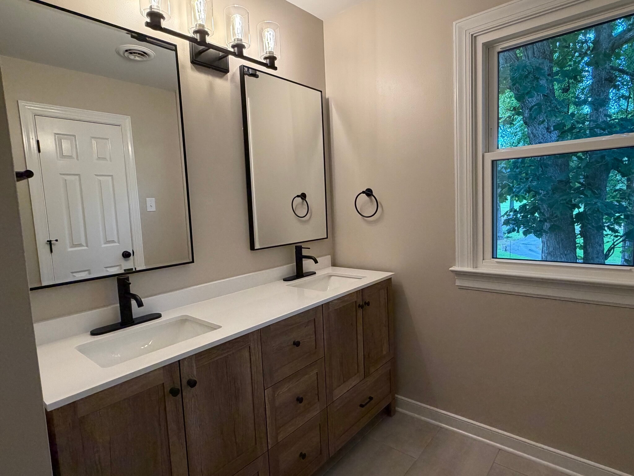 Main Bedroom Bath - 4 Muirfield Green Ln